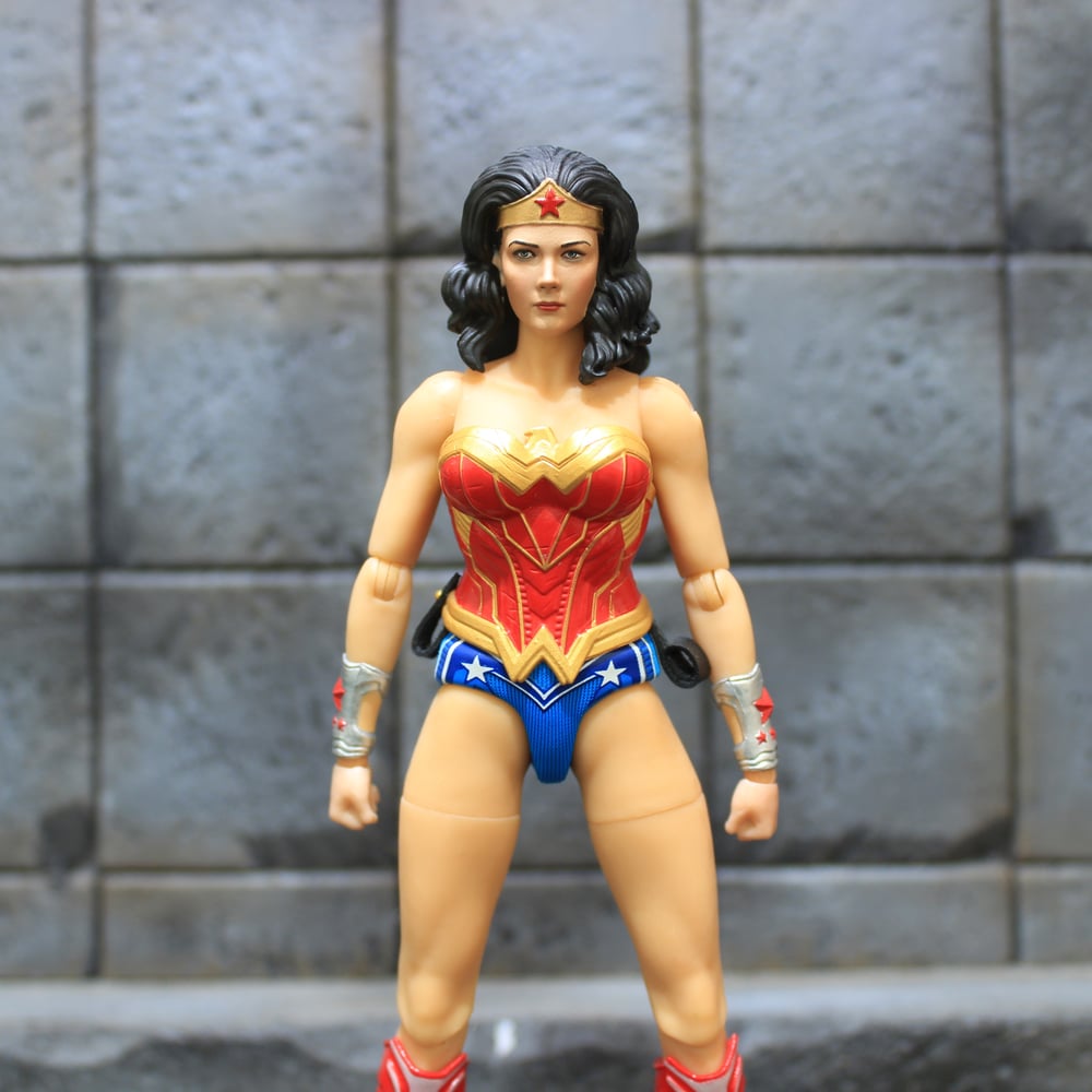 Dc multiverse shop lynda carter figure